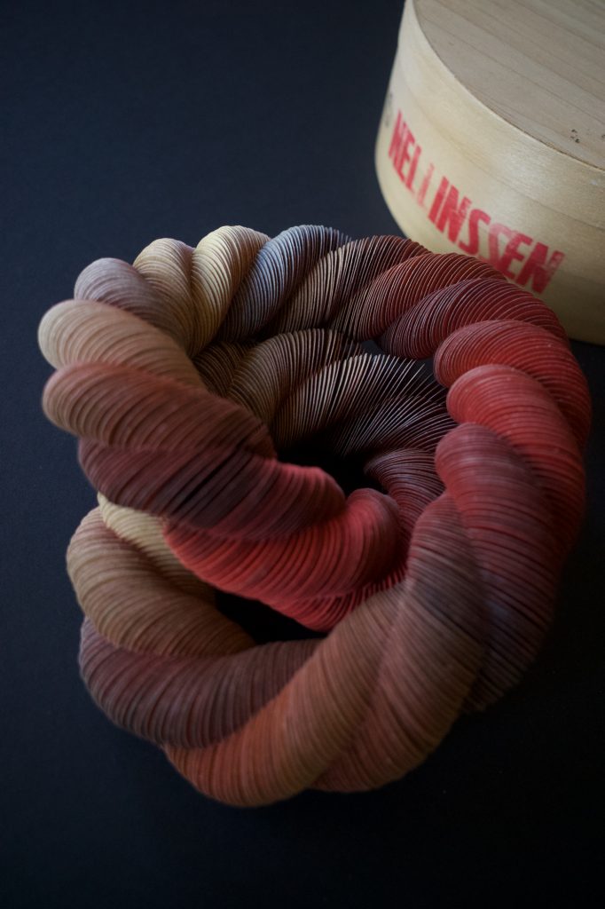 Nel-Linssen-Paperbracelet-full_with_box